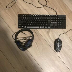 Wulff Black Keyboard with Headset and Mouse
